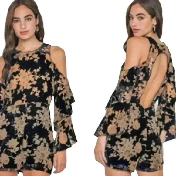 ARC & Co cold shoulder black velvet burnout floral mini romper Women’s small - Picture 1 of 13
